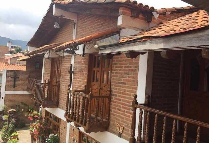 هتل Posada De Los Reyes
