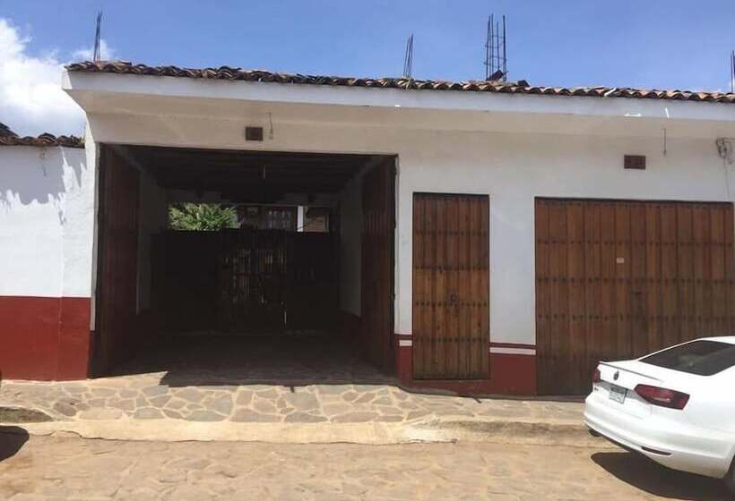 هتل Posada De Los Reyes