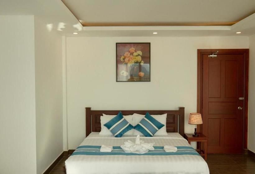 هتل Serene Premier Vangvieng