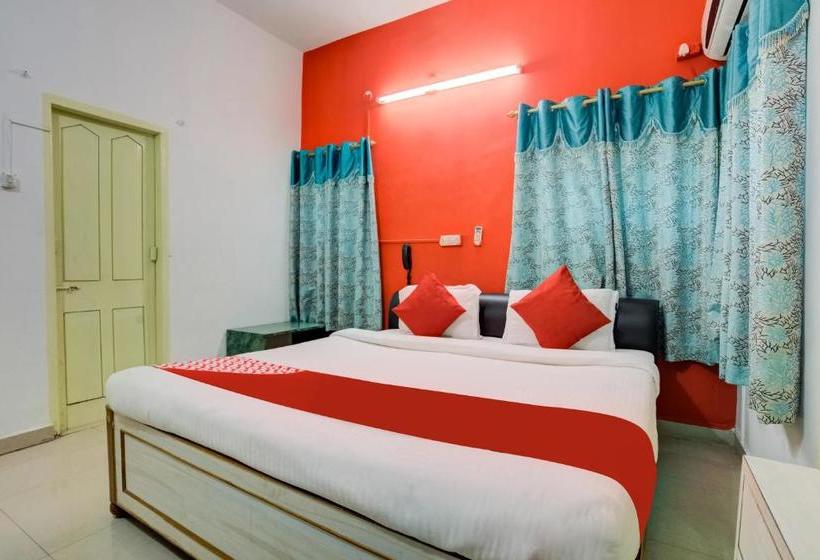 فندق Executives Palace By Oyo Rooms