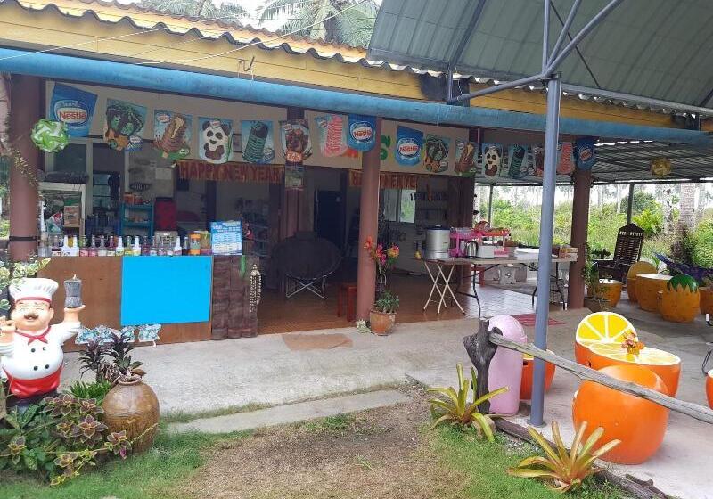 هتل Lee Red House