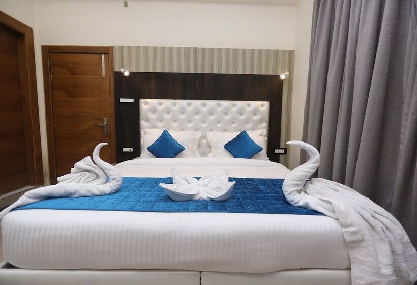 هتل Grand Nest