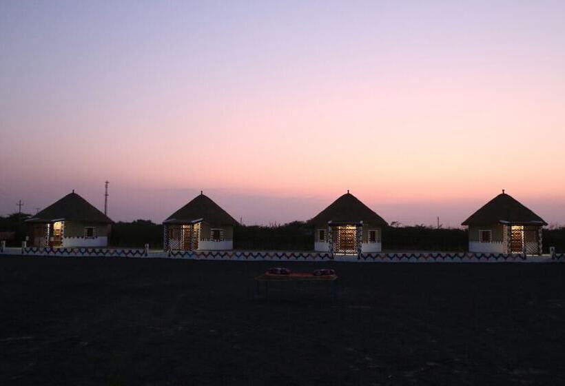 استراحتگاه Banni Village Stay