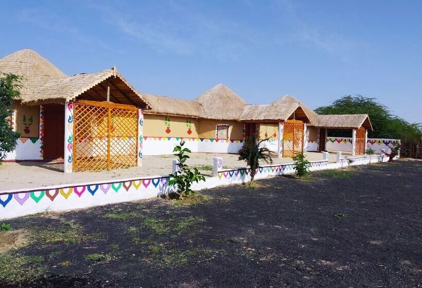 استراحتگاه Banni Village Stay