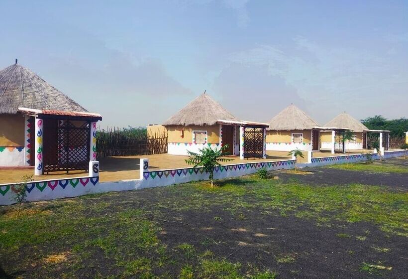 استراحتگاه Banni Village Stay