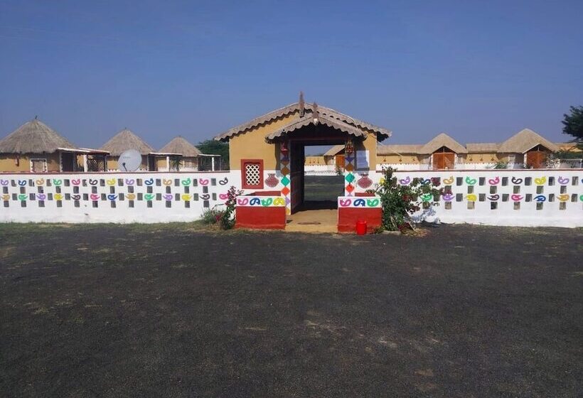 استراحتگاه Banni Village Stay