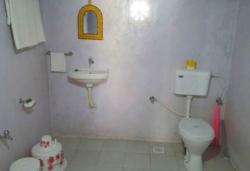 استراحتگاه Banni Village Stay