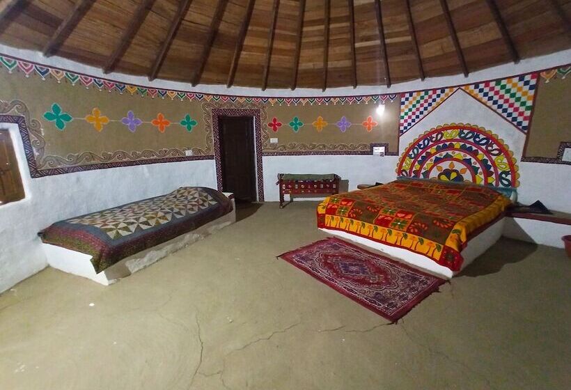 استراحتگاه Banni Village Stay