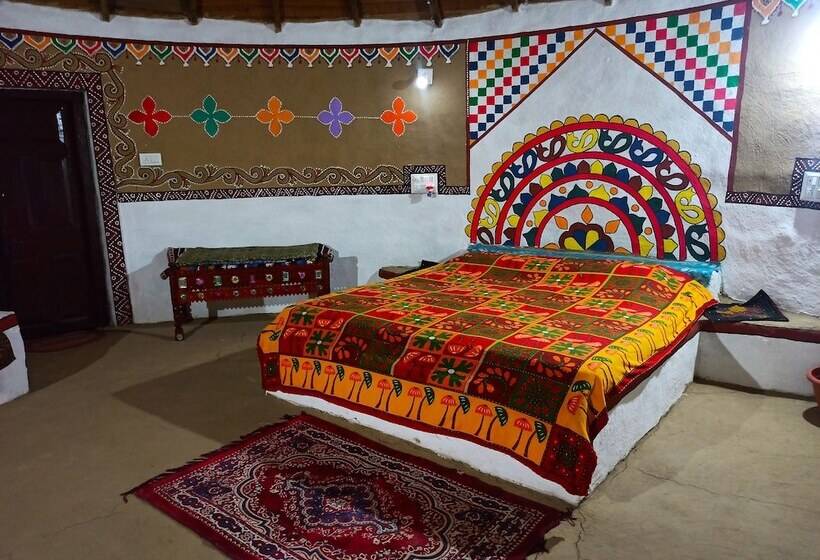 استراحتگاه Banni Village Stay
