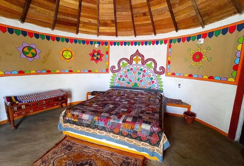استراحتگاه Banni Village Stay