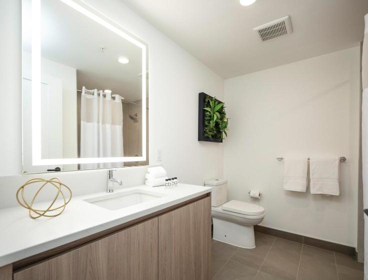 בית מלון כפרי Why Tysons Corner  Luxe Suites Greensboro Dr