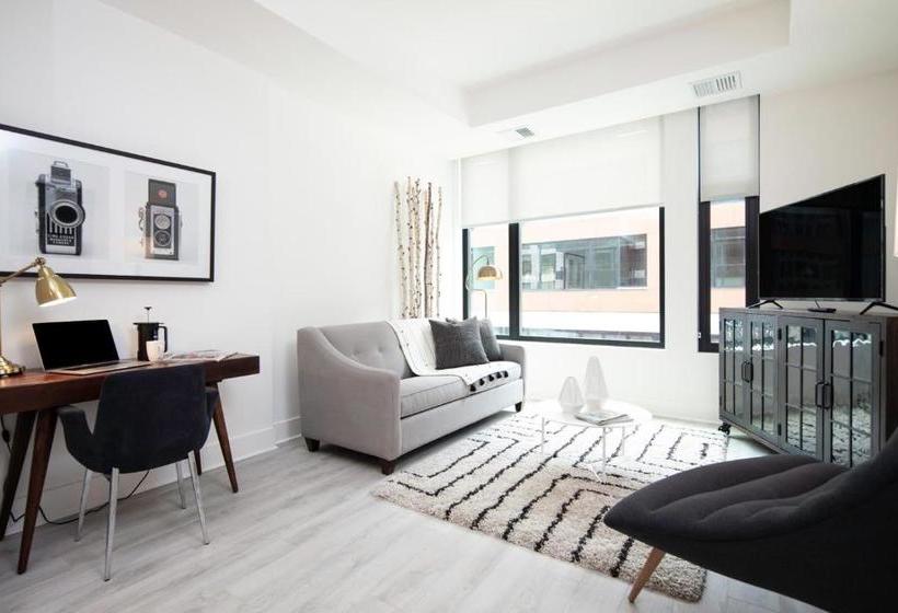 בית מלון כפרי Why Tysons Corner  Luxe Suites Greensboro Dr