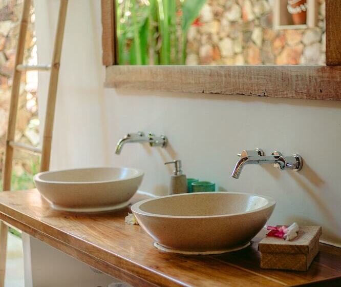 مبيت وإفطار Segara Lombok Beach Resort