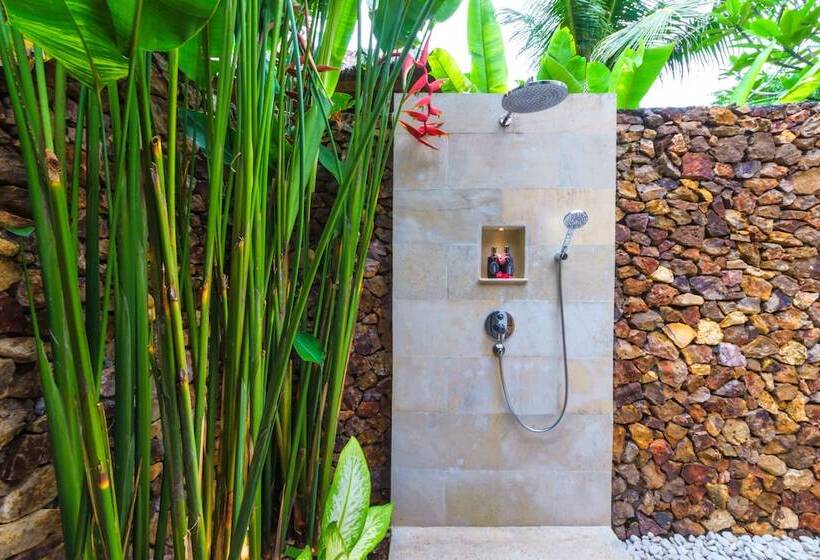 مبيت وإفطار Segara Lombok Beach Resort