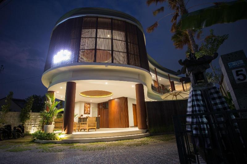 هتل Curve House Umalas