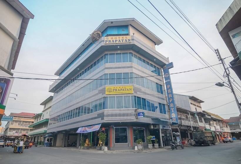 ホテル Reddoorz Near Tugu Naga Singkawang