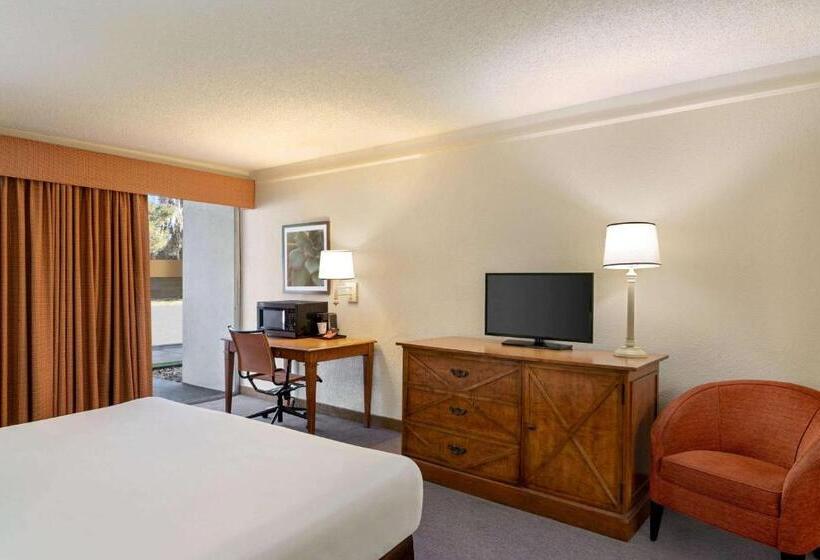 هتل Baymont By Wyndham Daytona Beach   Intl Speedway