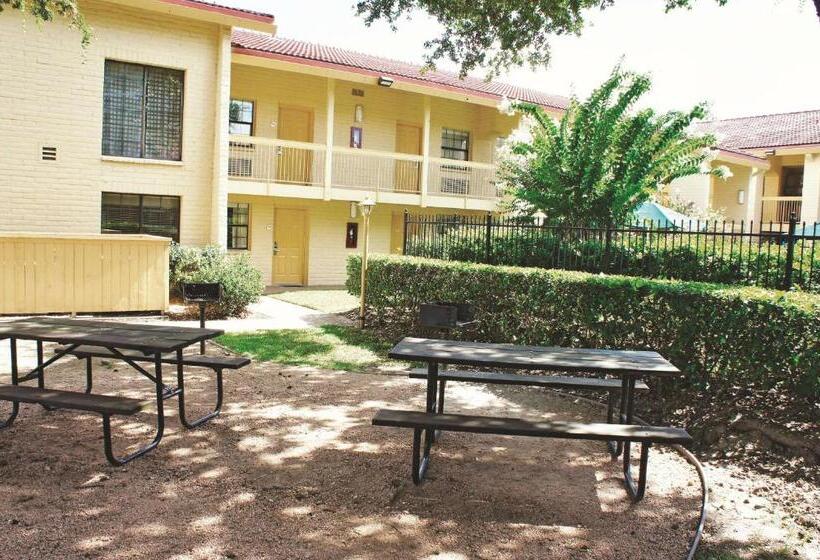 Отель Baymont By Wyndham Houston La Porte