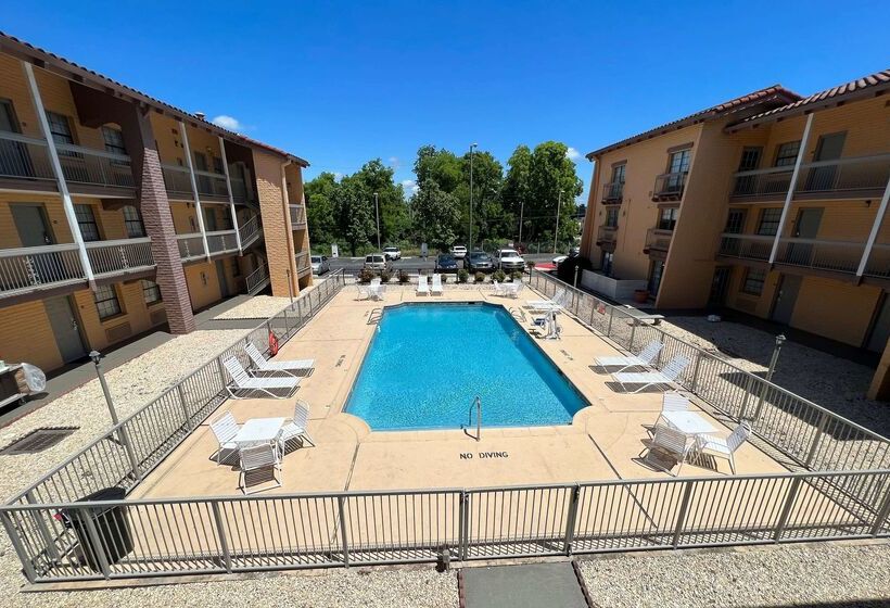 هتل Days Inn By Wyndham Birmingham/west