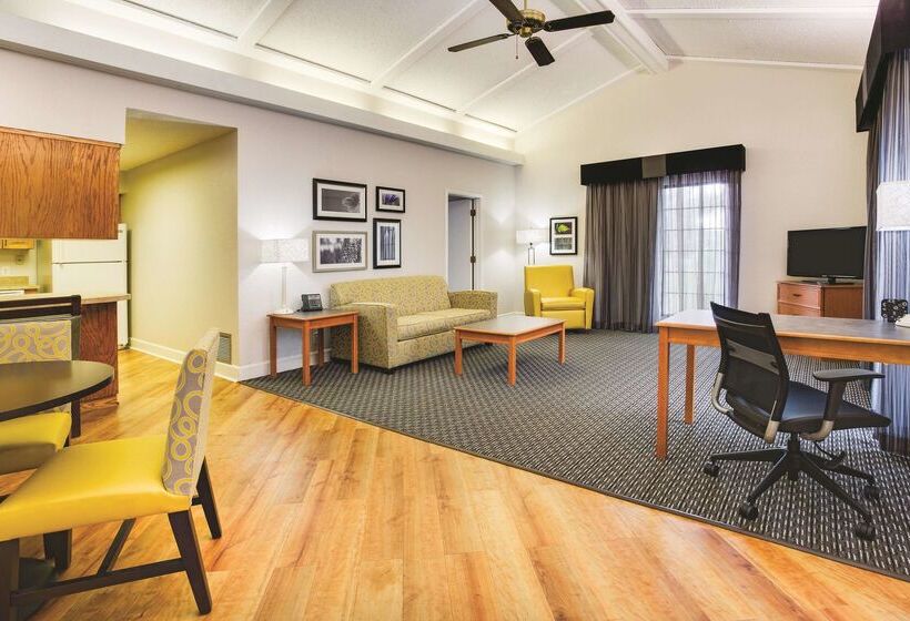 هتل Days Inn By Wyndham Gainesville Florida