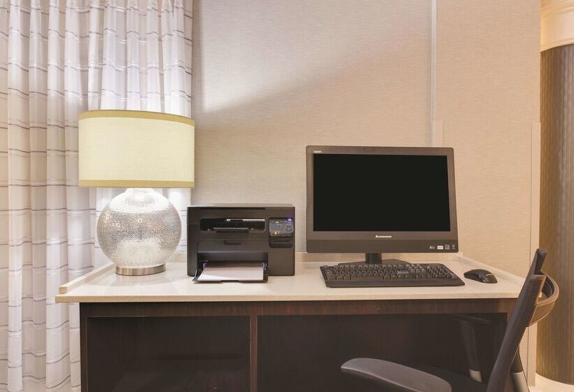 هتل Days Inn By Wyndham Gainesville Florida