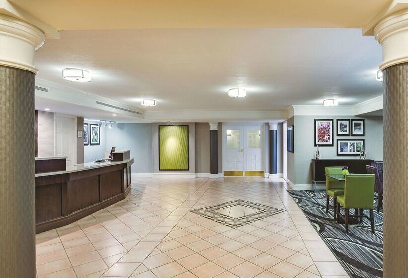 هتل Days Inn By Wyndham Gainesville Florida