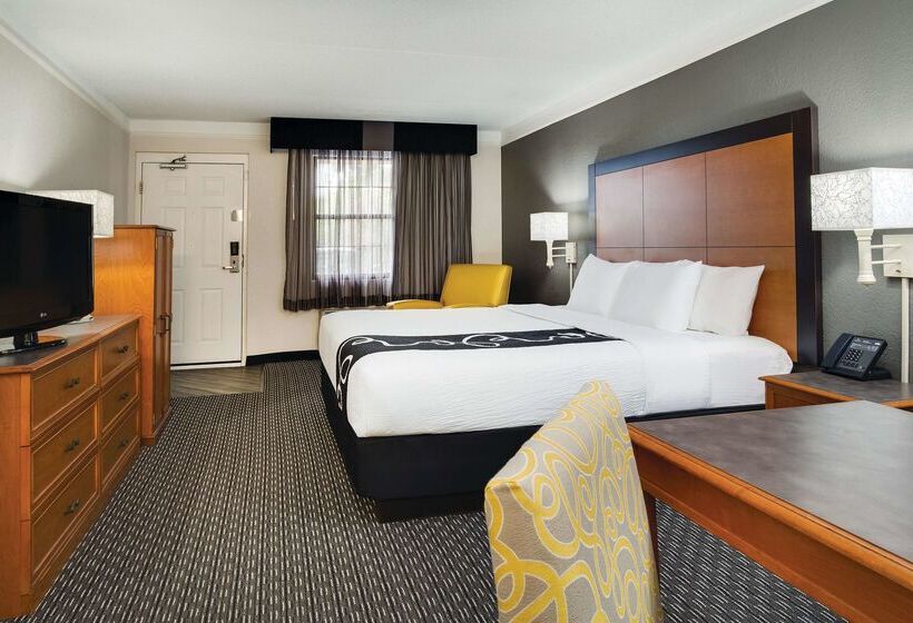 هتل Days Inn By Wyndham Gainesville Florida