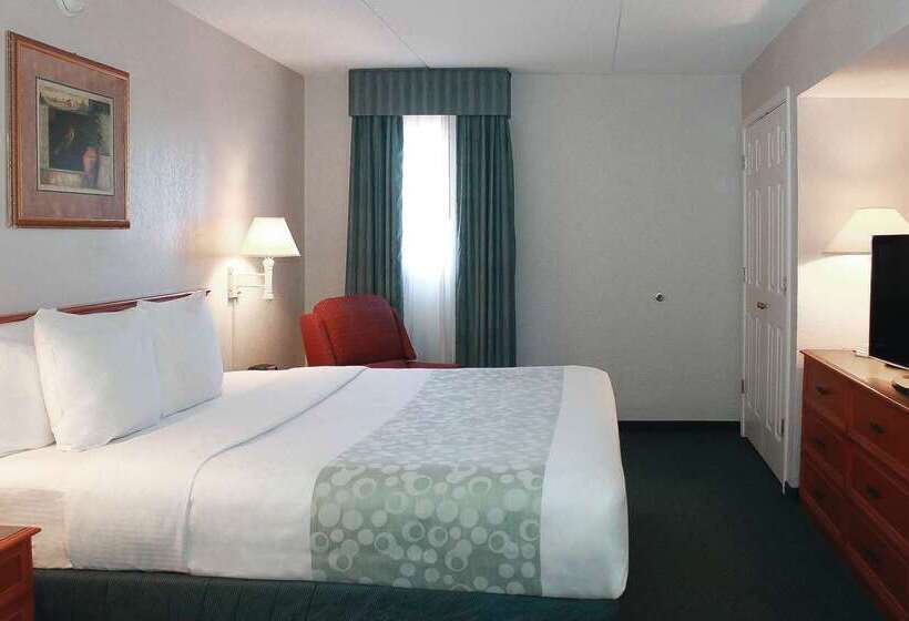 هتل Days Inn By Wyndham Sulphur West