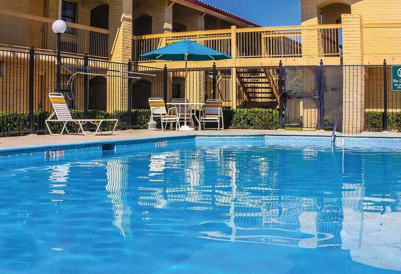 هتل Days Inn By Wyndham Sulphur West