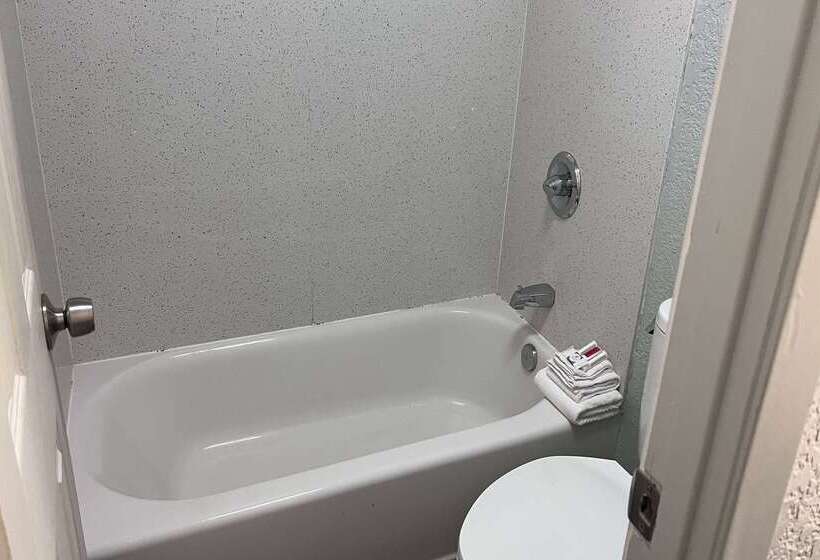 هتل Days Inn By Wyndham Sulphur West