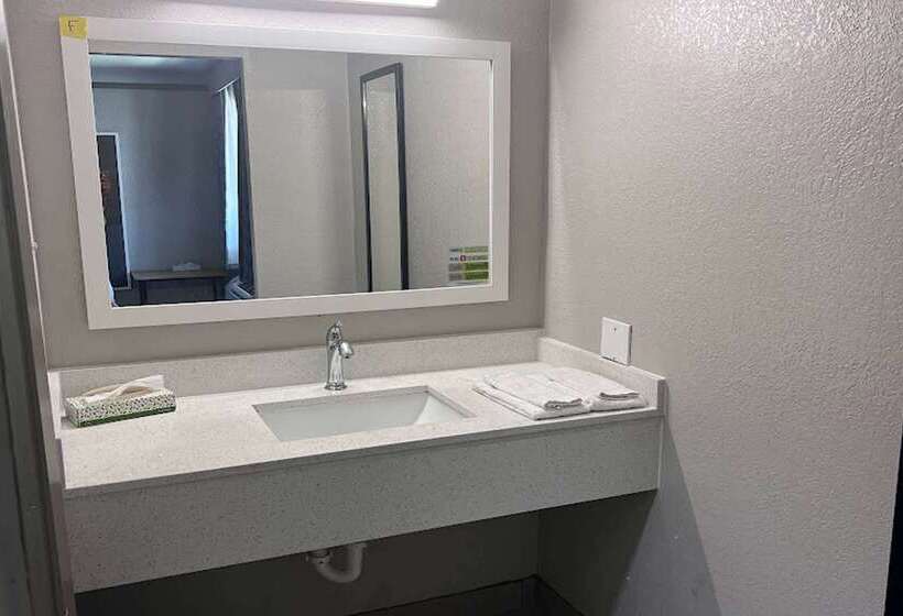 هتل Days Inn By Wyndham Sulphur West