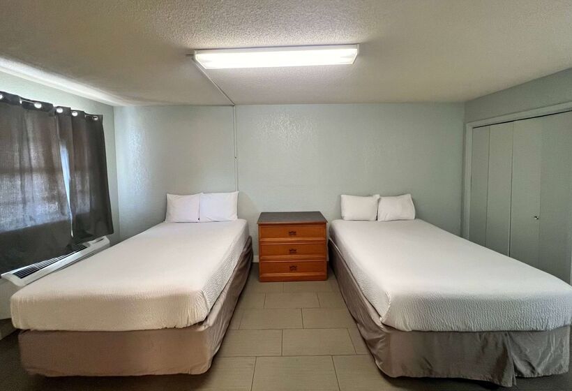 هتل Days Inn By Wyndham Sulphur West
