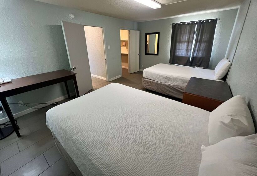 هتل Days Inn By Wyndham Sulphur West