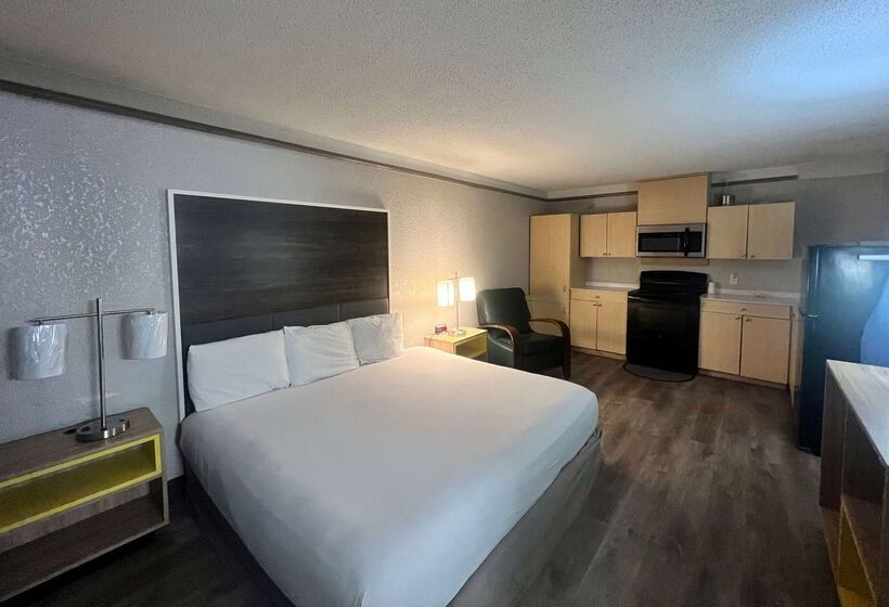 هتل Days Inn By Wyndham Sulphur West