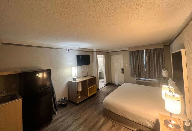 هتل Days Inn By Wyndham Sulphur West