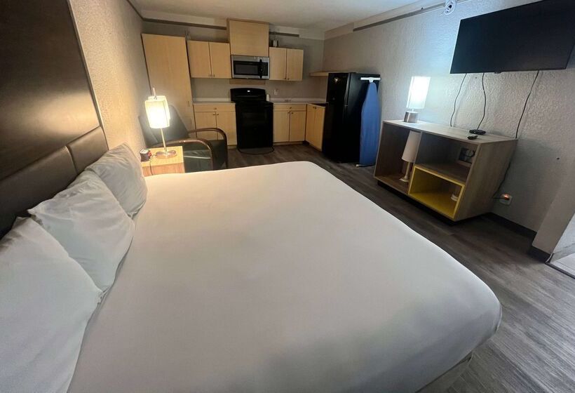 هتل Days Inn By Wyndham Sulphur West