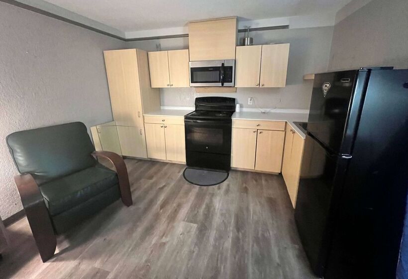 هتل Days Inn By Wyndham Sulphur West