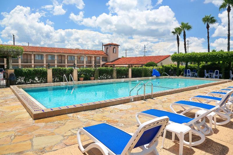 Отель La Fiesta Ocean Inn & Suites