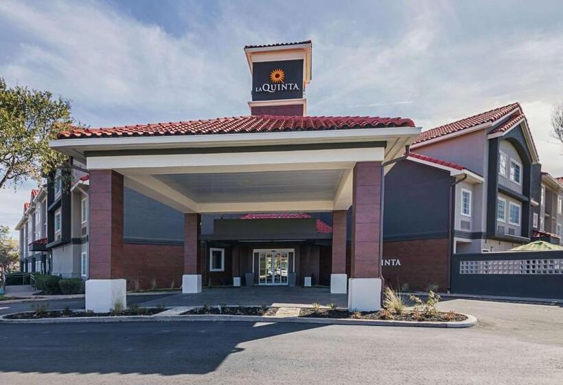 هتل La Quinta By Wyndham Austin At The Domain