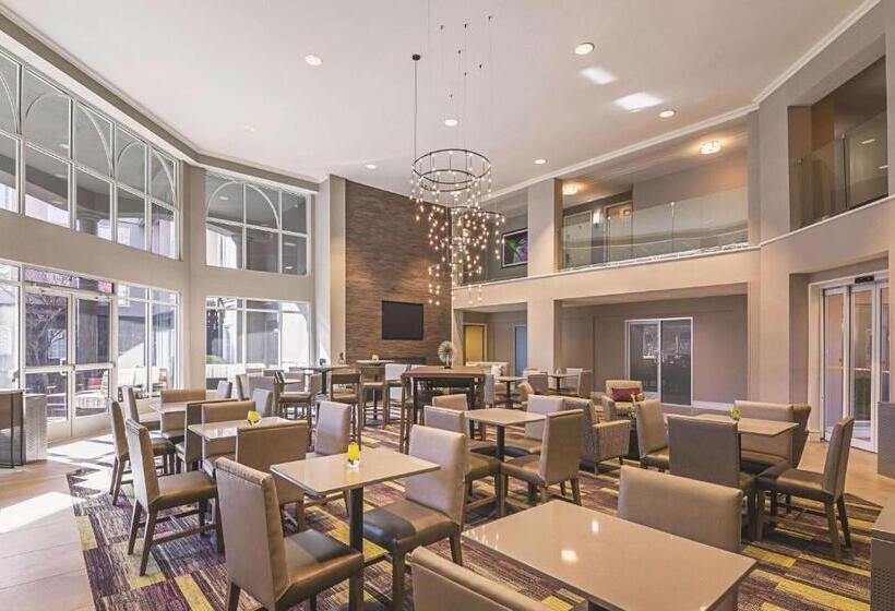 هتل La Quinta By Wyndham Austin At The Domain