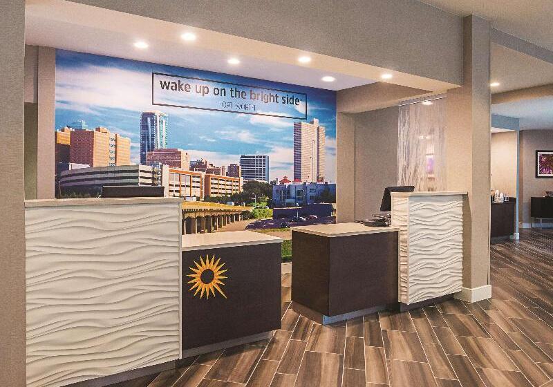 هتل La Quinta Inn & Suites By Wyndham Fort Worth City View