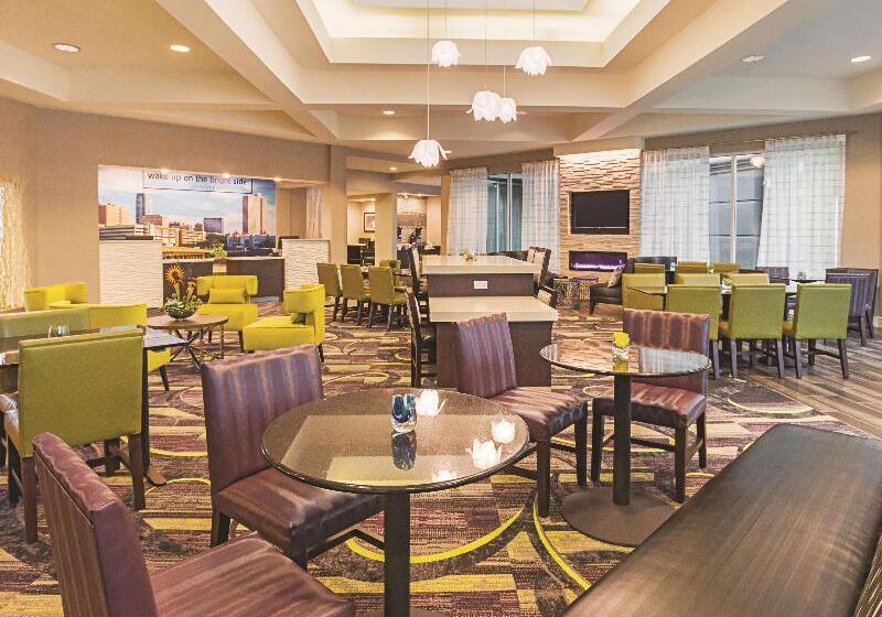 هتل La Quinta Inn & Suites By Wyndham Fort Worth City View