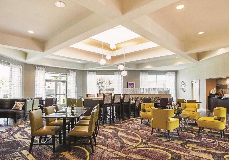 هتل La Quinta Inn & Suites By Wyndham Fort Worth City View