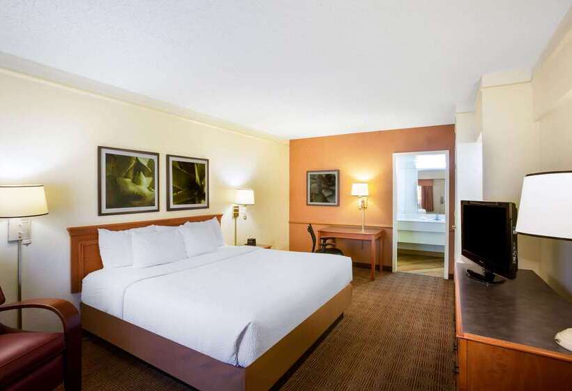 هتل La Quinta Inn By Wyndham Austin Capitol / Downtown