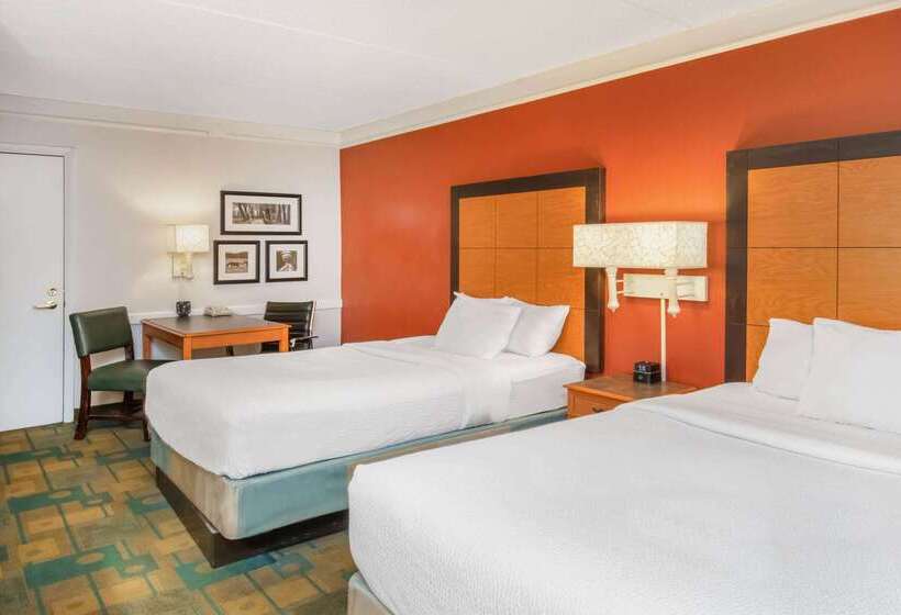 هتل La Quinta Inn By Wyndham Colorado Springs Garden Of The Gods