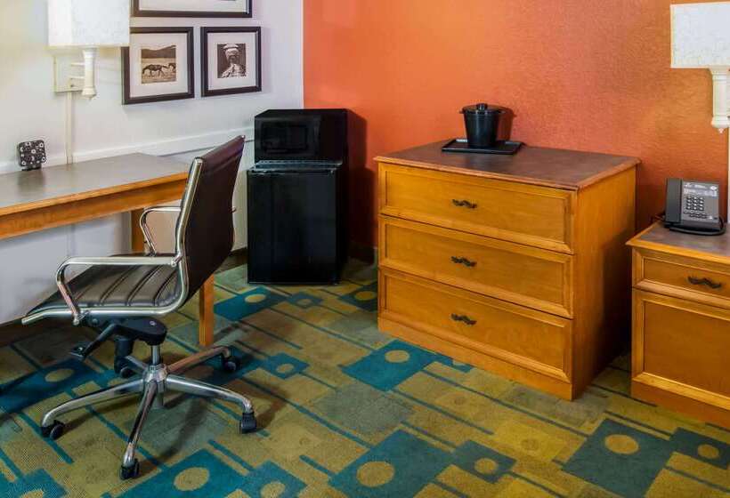 هتل La Quinta Inn By Wyndham Colorado Springs Garden Of The Gods