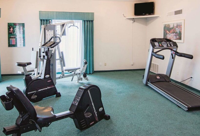 בית מלון כפרי La Quinta Inn By Wyndham Indianapolis Airport Lynhurst
