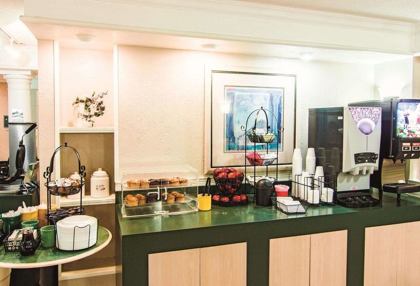 בית מלון כפרי La Quinta Inn By Wyndham Indianapolis Airport Lynhurst