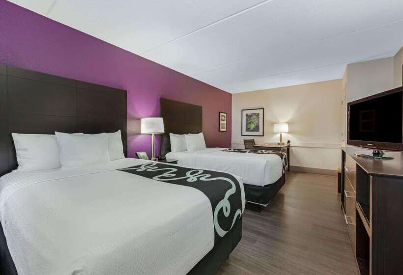 Отель La Quinta Inn By Wyndham Miami Airport North