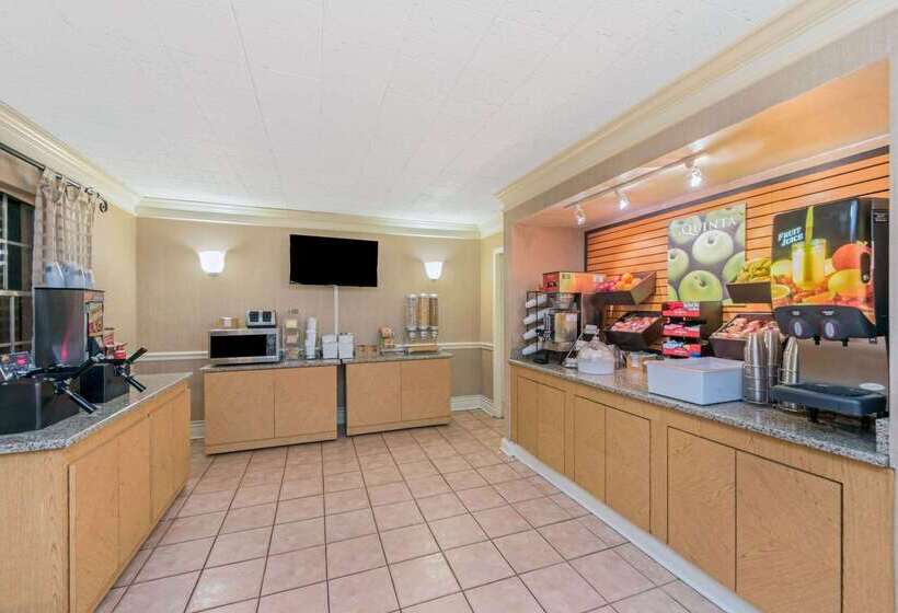 فندق La Quinta Inn By Wyndham New Orleans Causeway